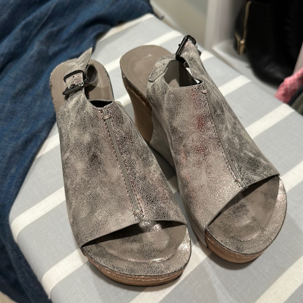 Size 7 -platinum colored wedge shoes